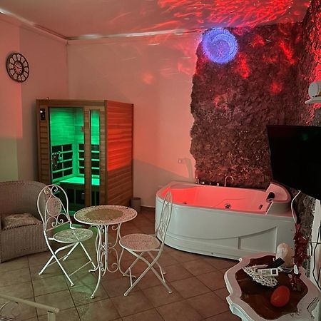 85m² 3 slaapkamer, 3 privé badkamer Appartement in Casagiove Caserta Buitenkant foto