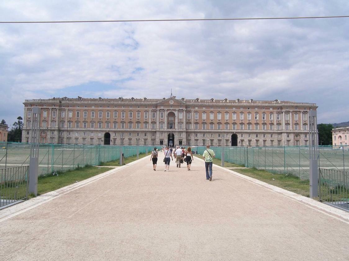 85m² 3 slaapkamer, 3 privé badkamer Appartement in Casagiove Caserta Buitenkant foto